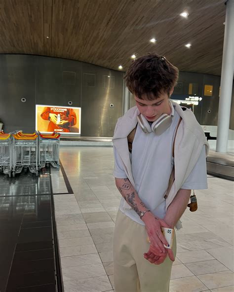pay (@paytonmoormeier) • Instagram photos and videos.